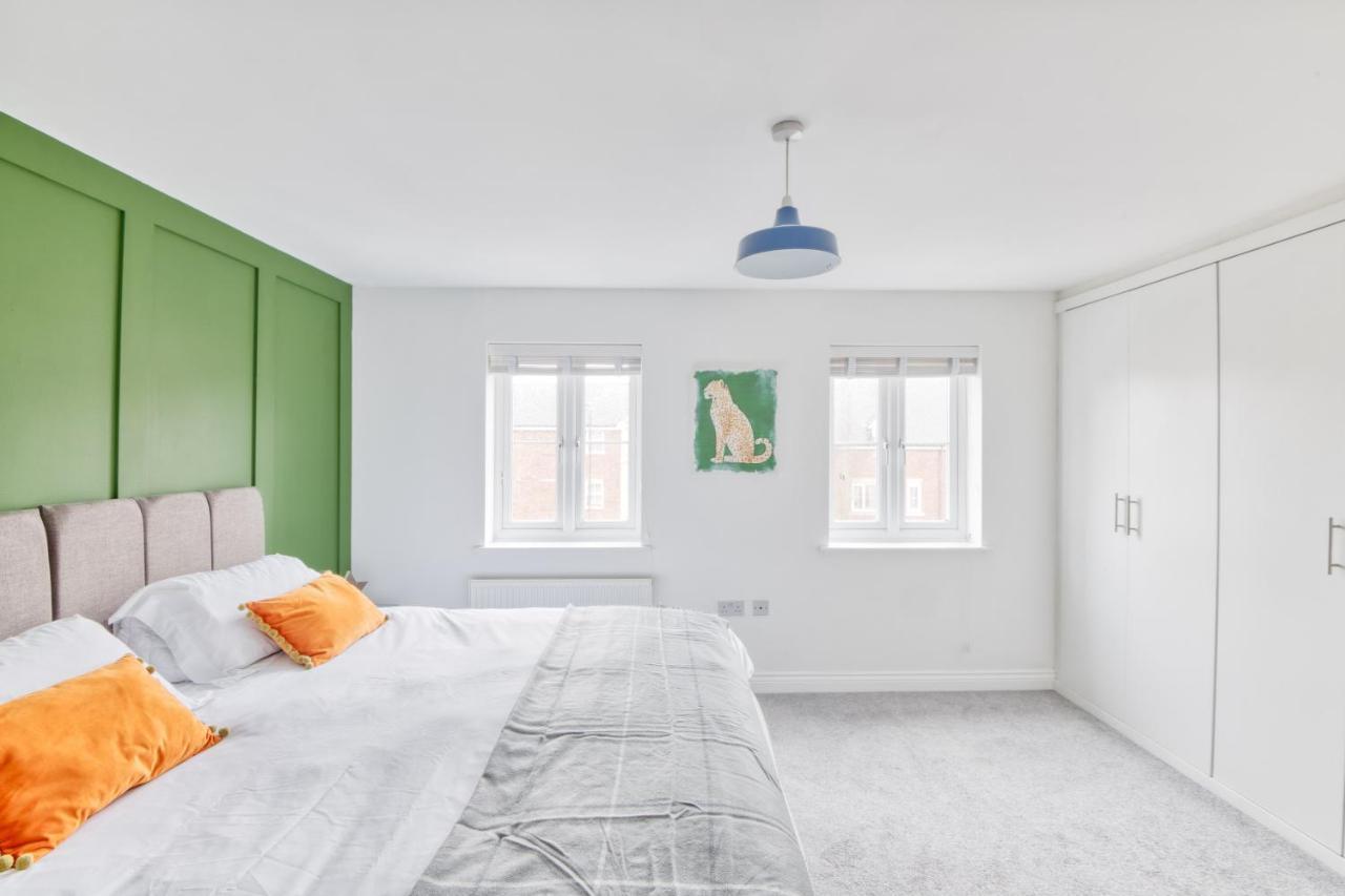 5 Bed House In Gloucester Hucclecote Kültér fotó